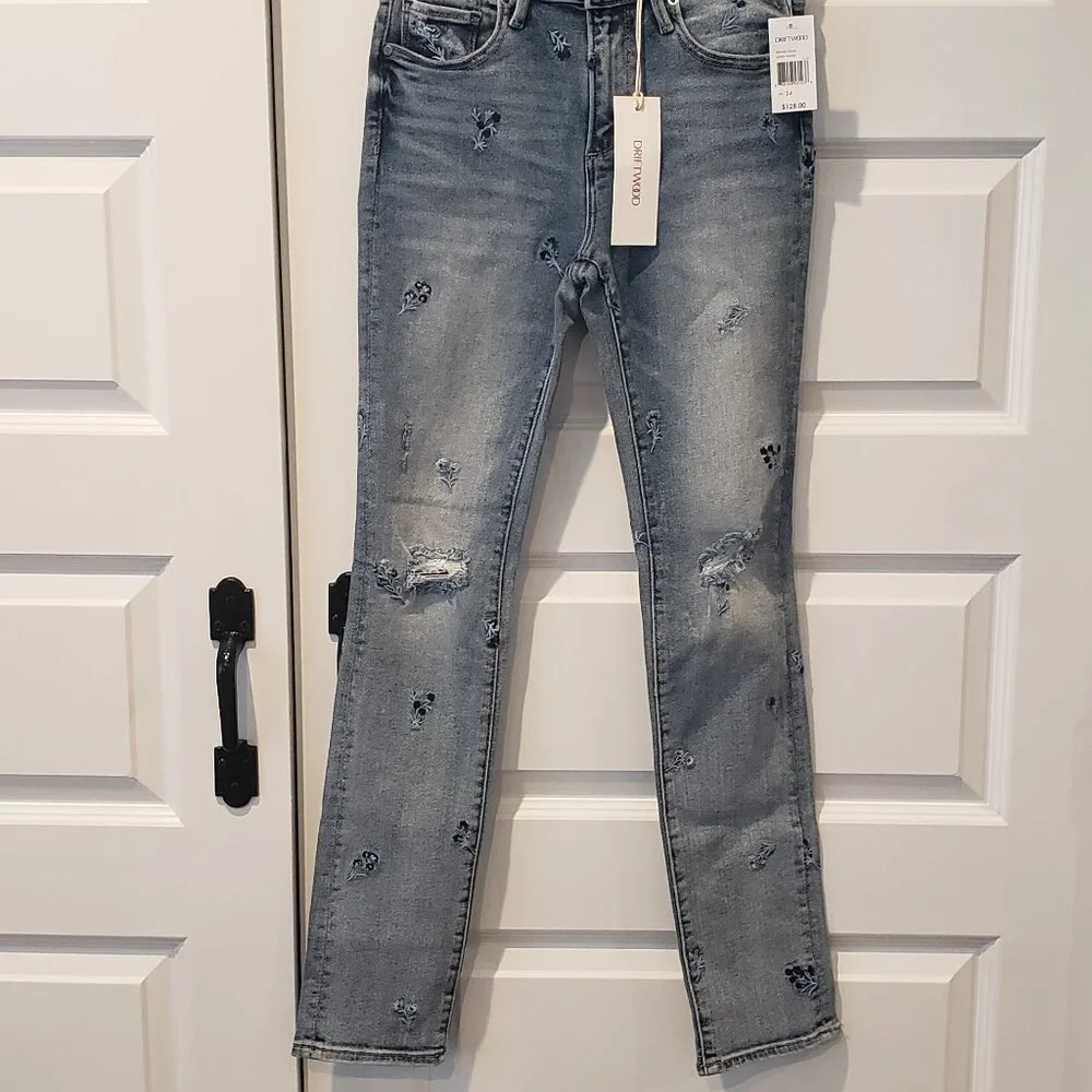 NWT: Driftwood Audrey High Rise Embroidered Jeans Sizes:24 & 25 - Picture 2 of 7